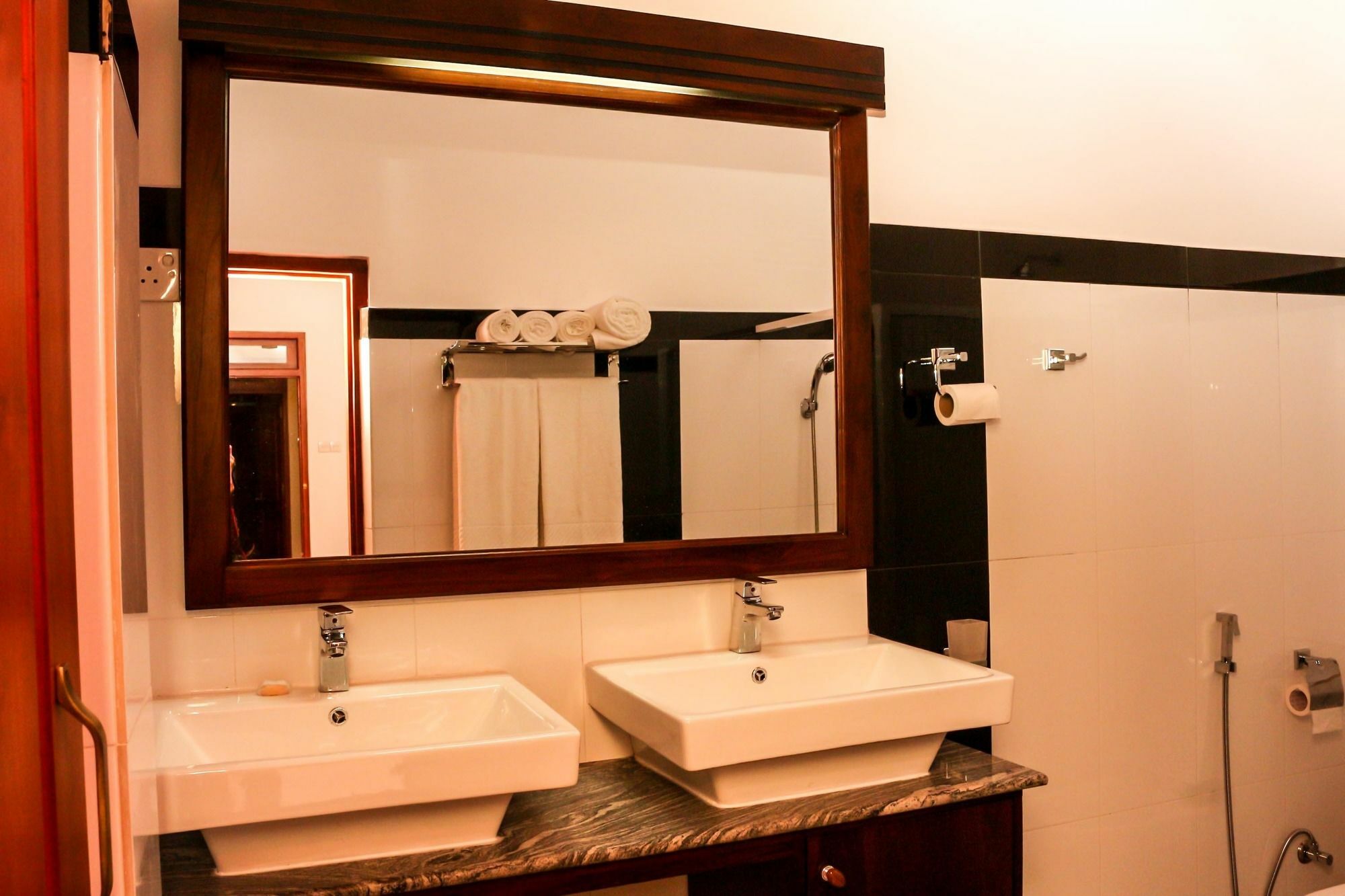 Vin Roma Inn Kandy Buitenkant foto